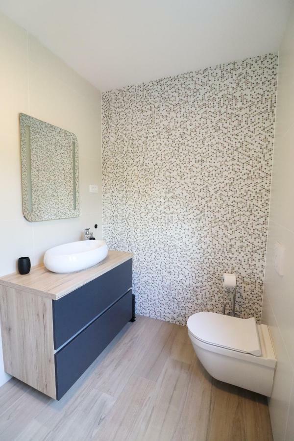 Brand New Apartment In Малинска Екстериор снимка