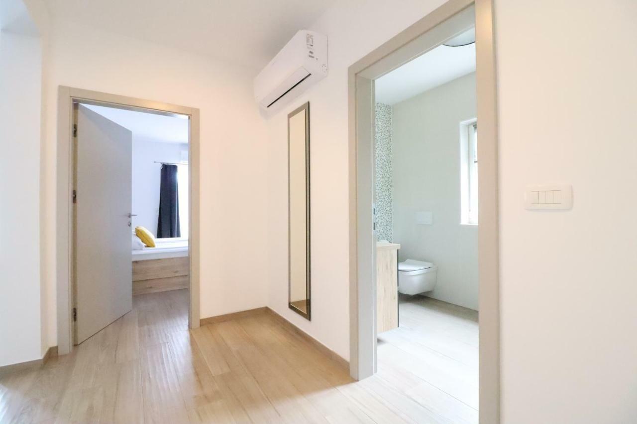 Brand New Apartment In Малинска Екстериор снимка