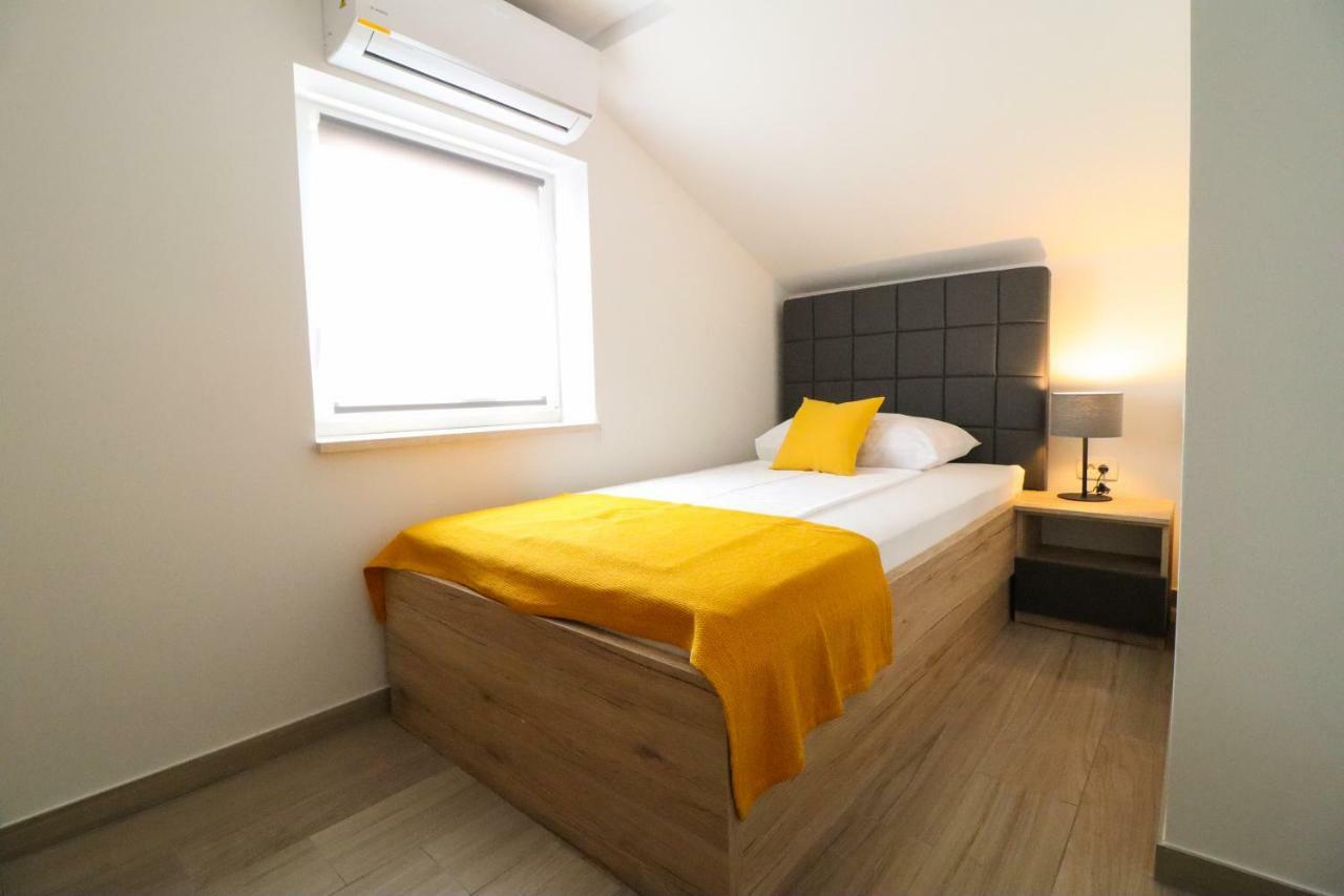 Brand New Apartment In Малинска Екстериор снимка
