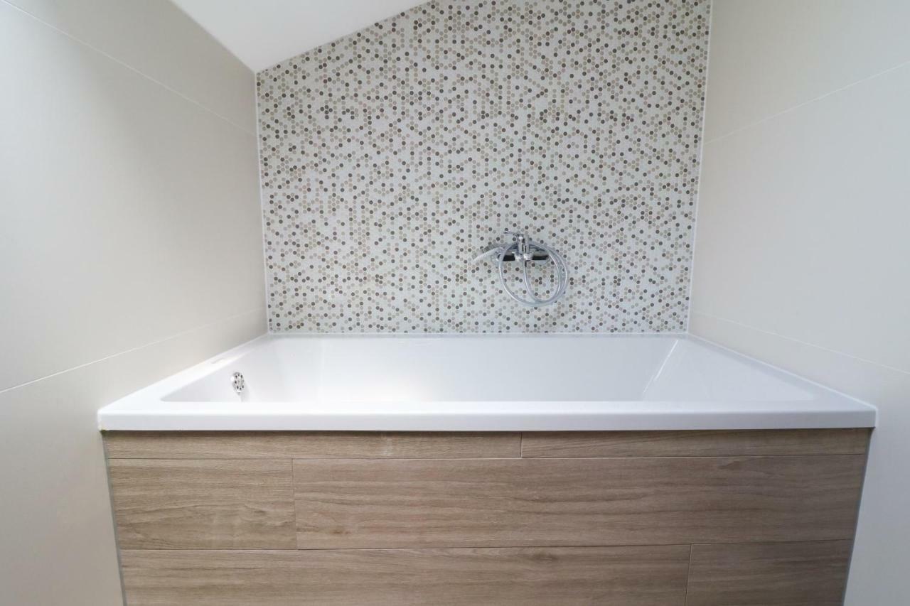 Brand New Apartment In Малинска Екстериор снимка